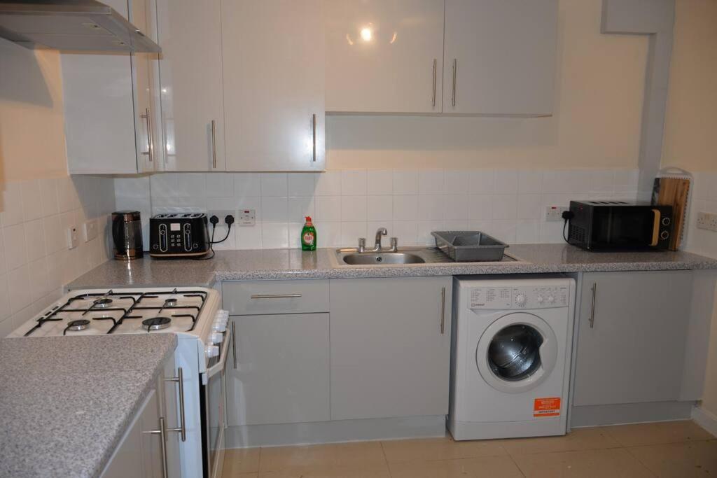 London 4 Bedroom House Luaran gambar