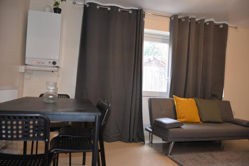 London 4 Bedroom House Luaran gambar