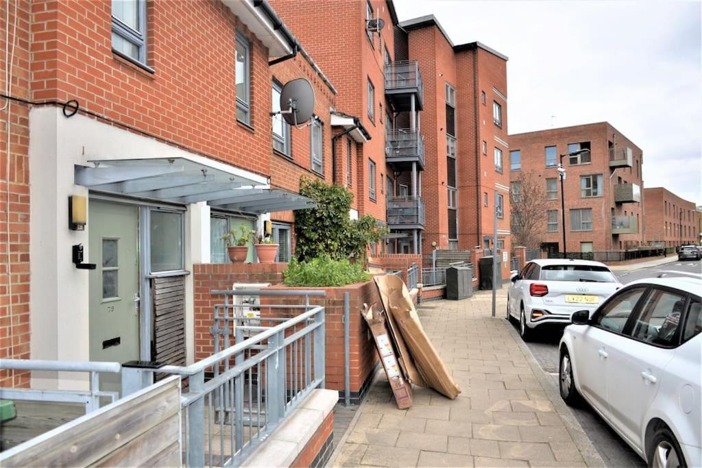 London 4 Bedroom House Luaran gambar