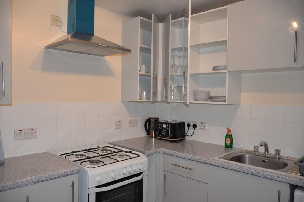 London 4 Bedroom House Luaran gambar
