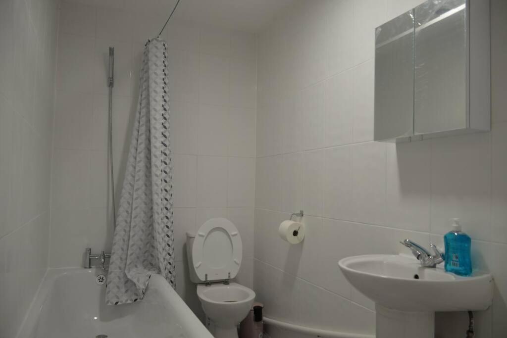 London 4 Bedroom House Luaran gambar